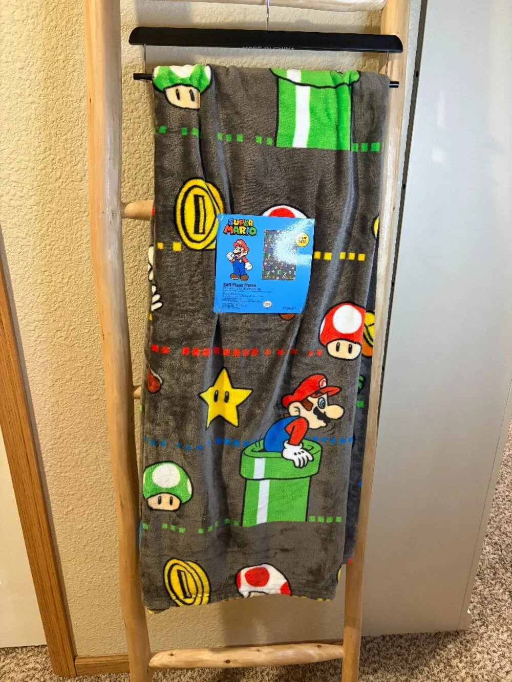 Super Mario Plush Throw Blanket Nintendo Mario Yoshi 50x70 NWT